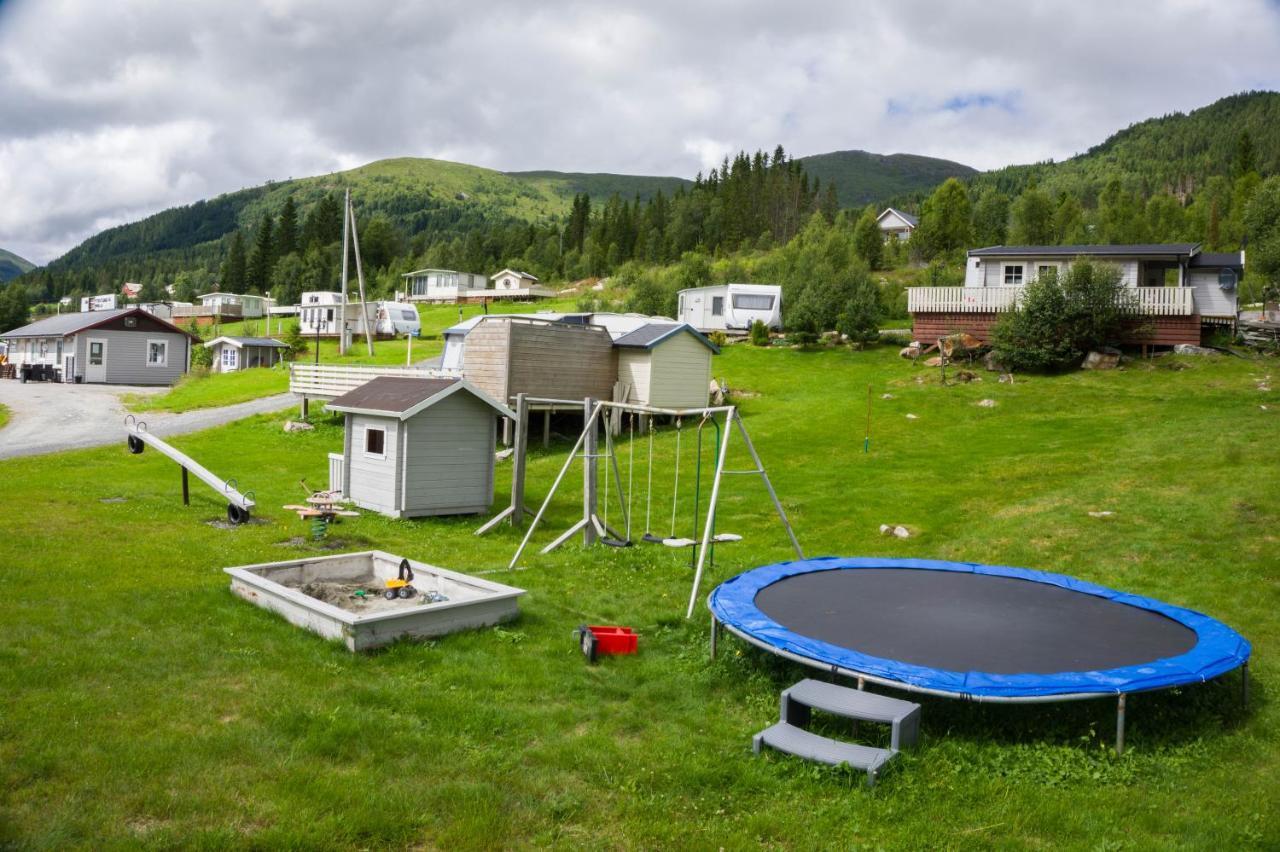 Smordal Hytteutleie Og Camping Hotel Nordfjordeid Esterno foto